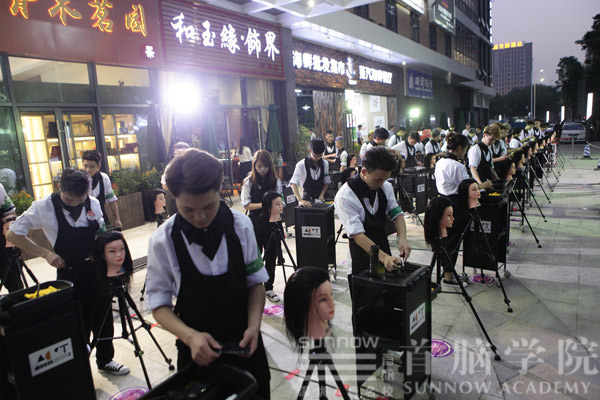 伍老師對發型助理標準杠評分