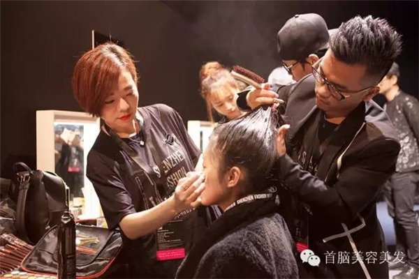 各大媒體報道2016深圳時裝周首腦化妝造型團隊！