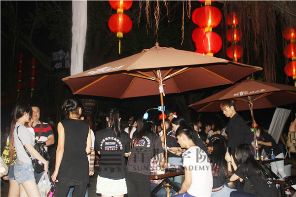 寶安校區化妝Party在錦繡中華盛開