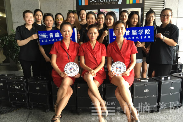 首腦學院羅湖校區妝點深圳最美校服大賽頒獎典禮