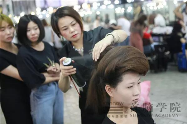 ＂清涼夏日·舞動青春＂ 首腦學院時尚造型秀