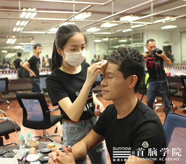 巔峰對決群星嘉年華，首腦學院進軍綜藝節(jié)目！