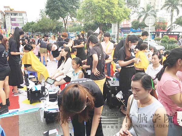 綻放母親節，首腦學院龍崗校區為愛添色加彩
