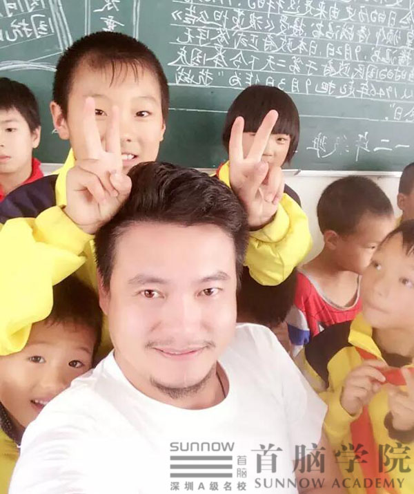 首腦神農官封小學助學——助學·筑夢·鑄人