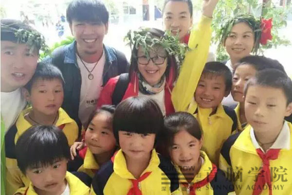 首腦神農官封小學助學——助學·筑夢·鑄人