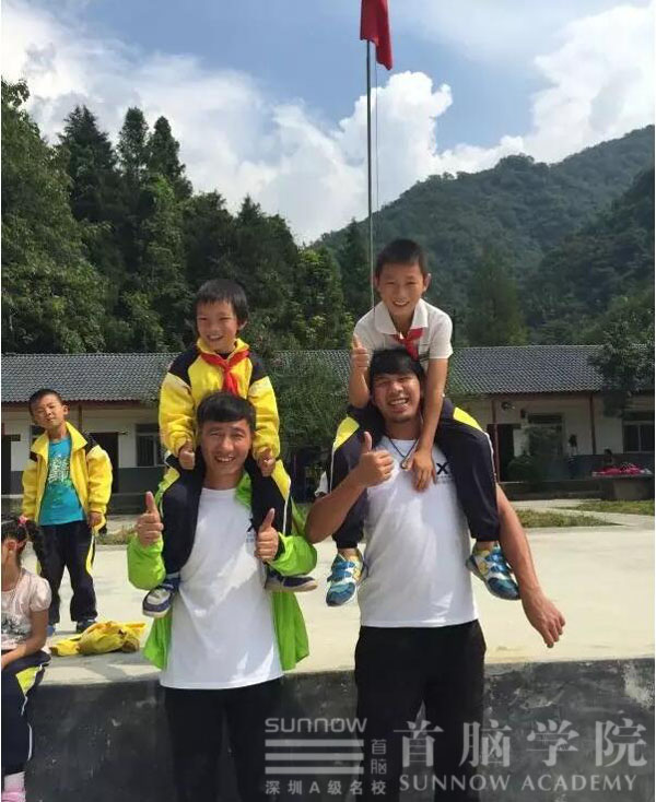 首腦神農官封小學助學——助學·筑夢·鑄人