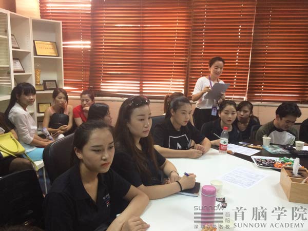選擇化妝師職業 首腦學院助你工作無憂