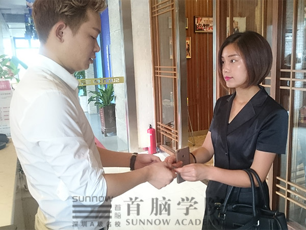 首腦美發學員觀摩學習，讓技術走在時尚前沿
