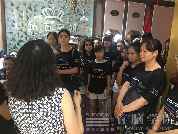 首腦學院形象設計部學員觀摩維納斯婚紗攝影