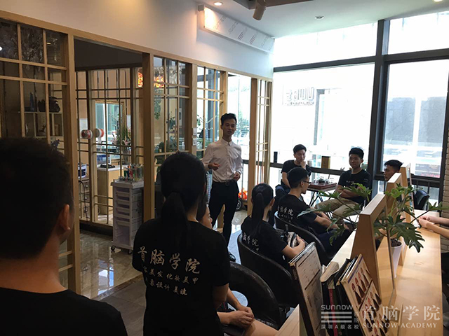 不一樣的優質教學理念 首腦學院觀摩學習活動