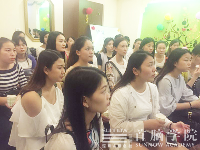 首腦學(xué)院為新力軍開(kāi)啟舞臺(tái)  在花樣年華里盡情搏擊吧！