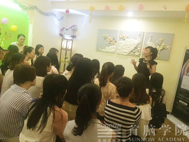首腦學(xué)院為新力軍開(kāi)啟舞臺(tái)  在花樣年華里盡情搏擊吧！