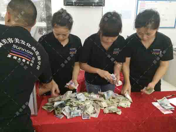 首腦學院南山校區舉辦募捐儀式