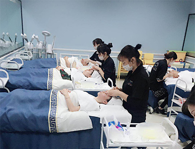  深圳學美容要多少錢？一般要學習多久時間