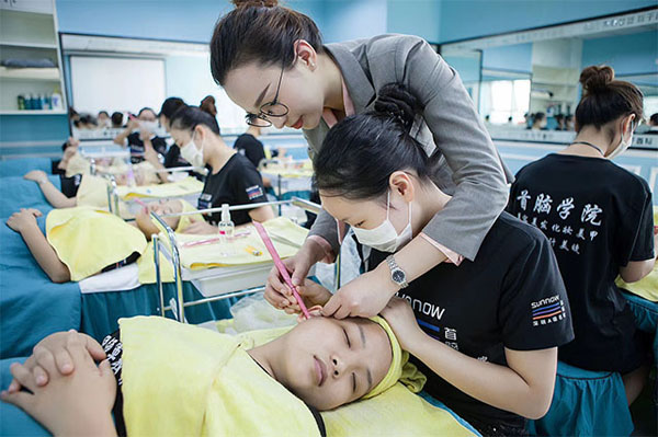 正規美容師培訓學校