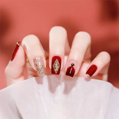 暑假學(xué)美甲能學(xué)好么？要去哪所美甲學(xué)校學(xué)美甲？