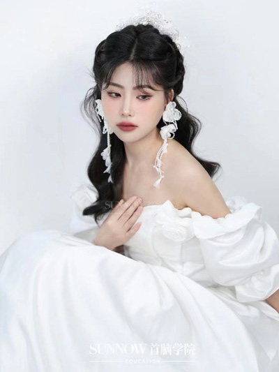 對(duì)化妝學(xué)校不了解怎么選擇化妝培訓(xùn)學(xué)校 化妝培訓(xùn)學(xué)校